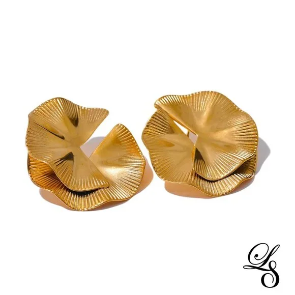 🌺New 18K Gold Layered Petal Statement Earrings 🌺 - Picture 4 of 5